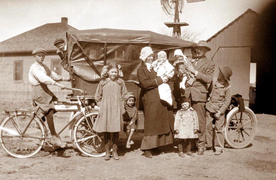 A. J. Fuchs family, 1917 A. J. Fuchs family, 1917